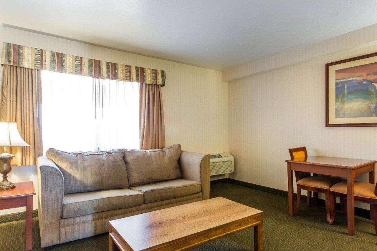 Econo Lodge Inn & Suites Riverside - Corona Buitenkant foto