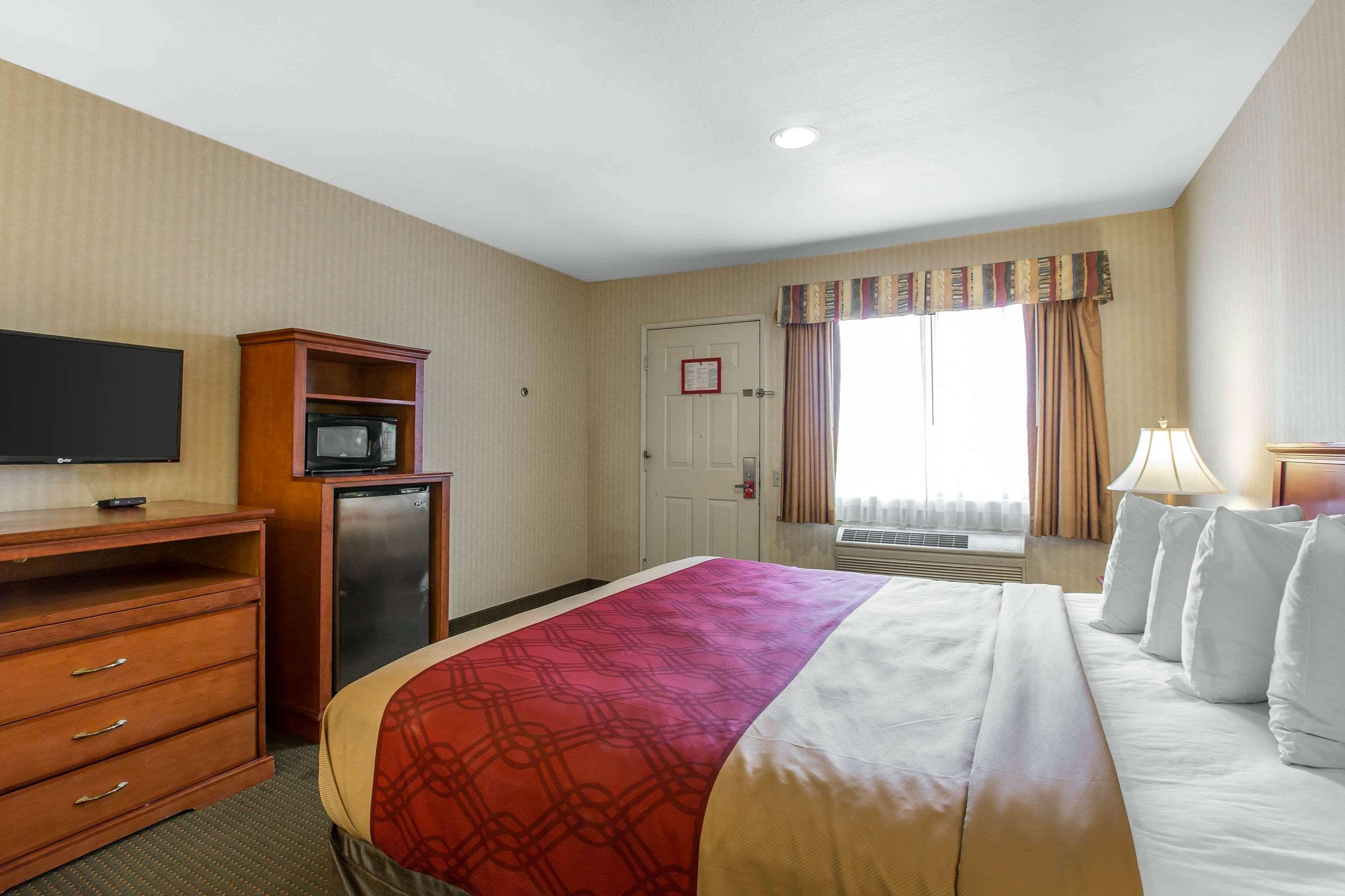 Econo Lodge Inn & Suites Riverside - Corona Buitenkant foto