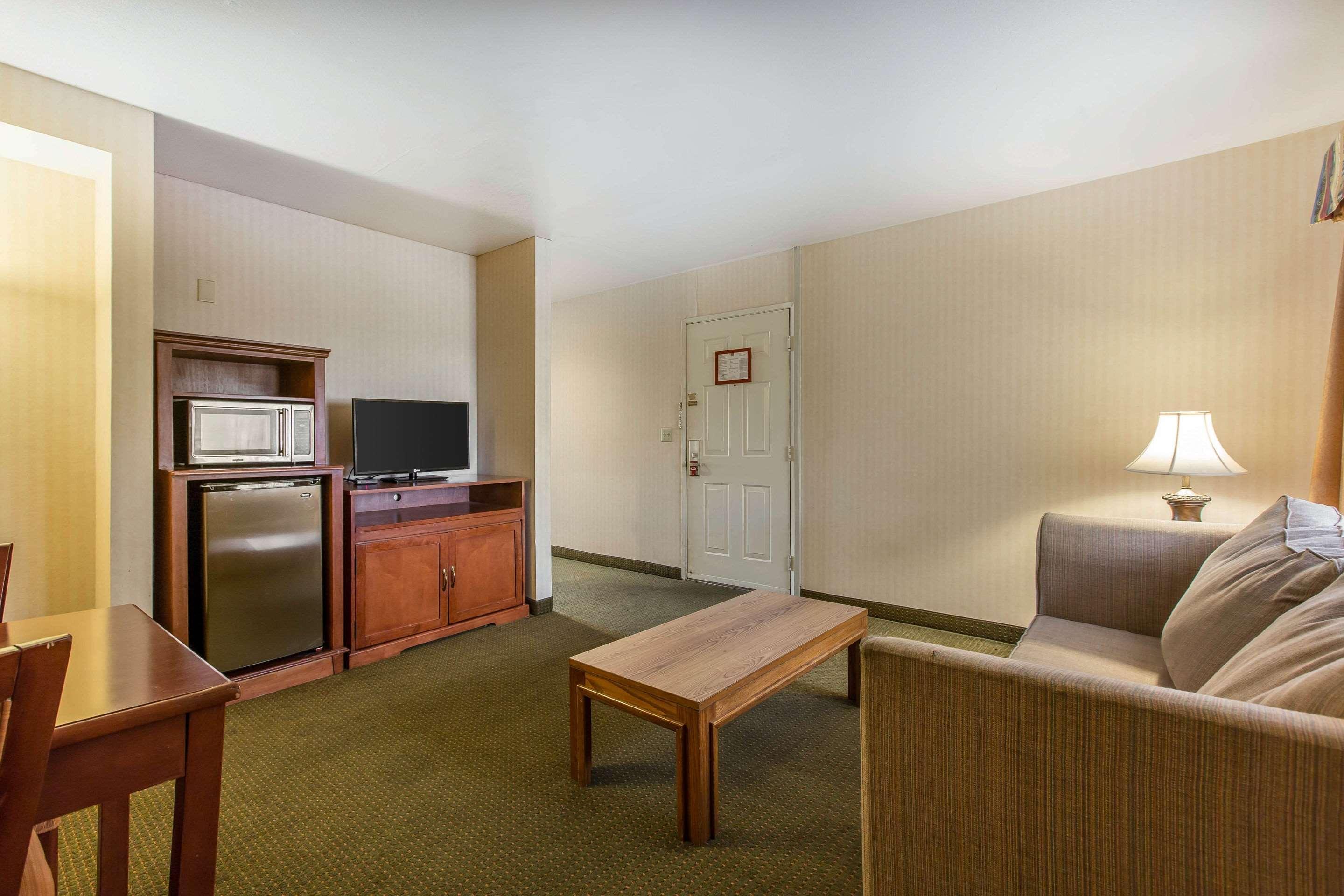 Econo Lodge Inn & Suites Riverside - Corona Buitenkant foto